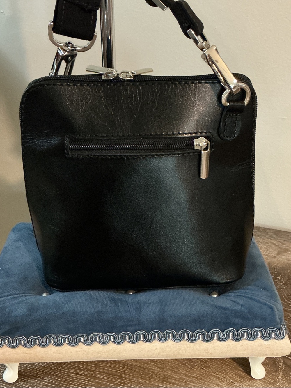Vera Pelle Black Leather Crossbody Shoulder Bag Silver Hardware EUC 7x6.5x3.25 - Picture 3 of 8